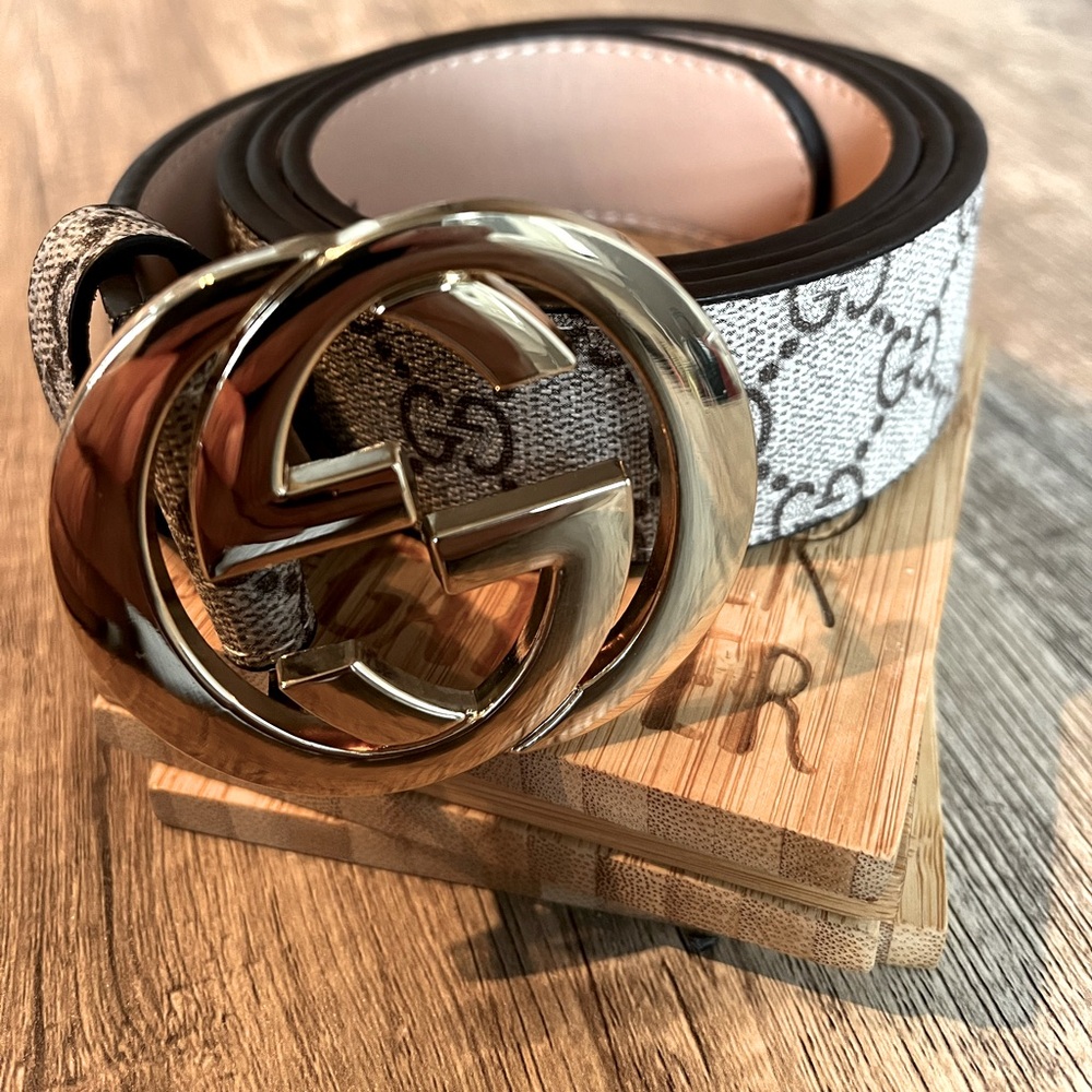 Gucci Supreme GG Interlocking Gold Buckle - Brown on Beige logo. Size M-34 - 36